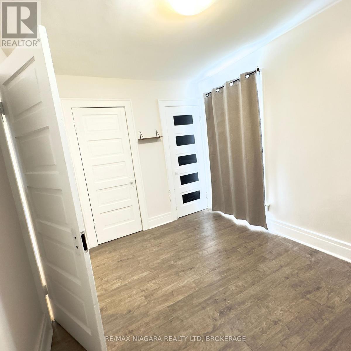4825 Crysler Avenue, Niagara Falls (Downtown), Ontario  L2E 3W3 - Photo 11 - X13874622