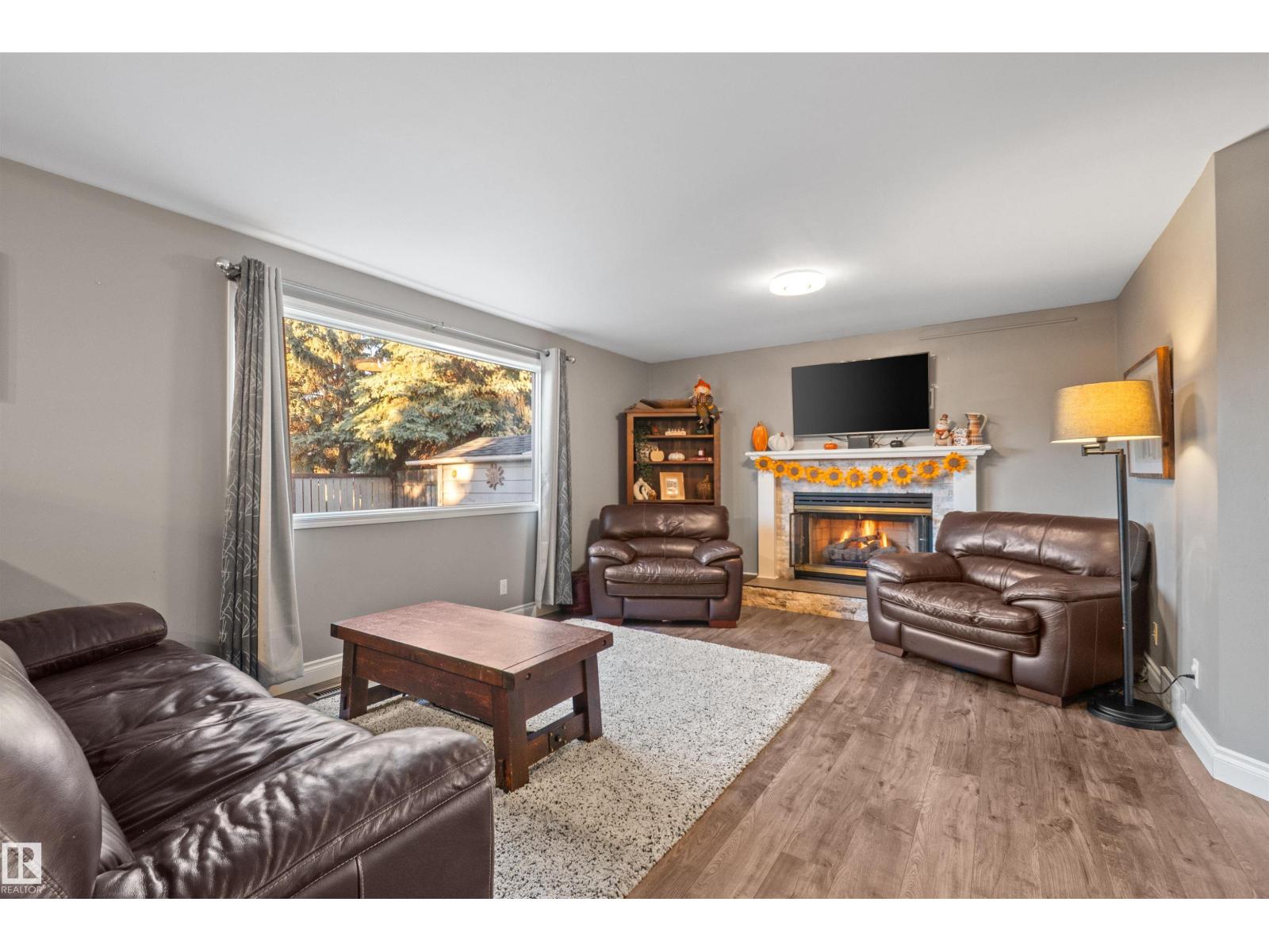 17 DONLEVY PL