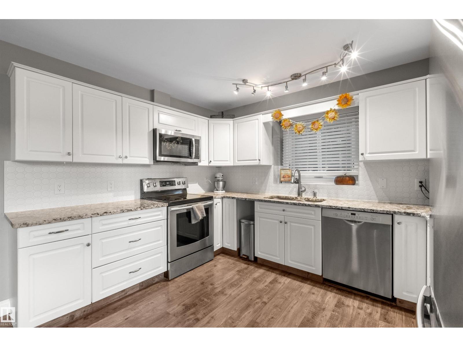 17 DONLEVY PL