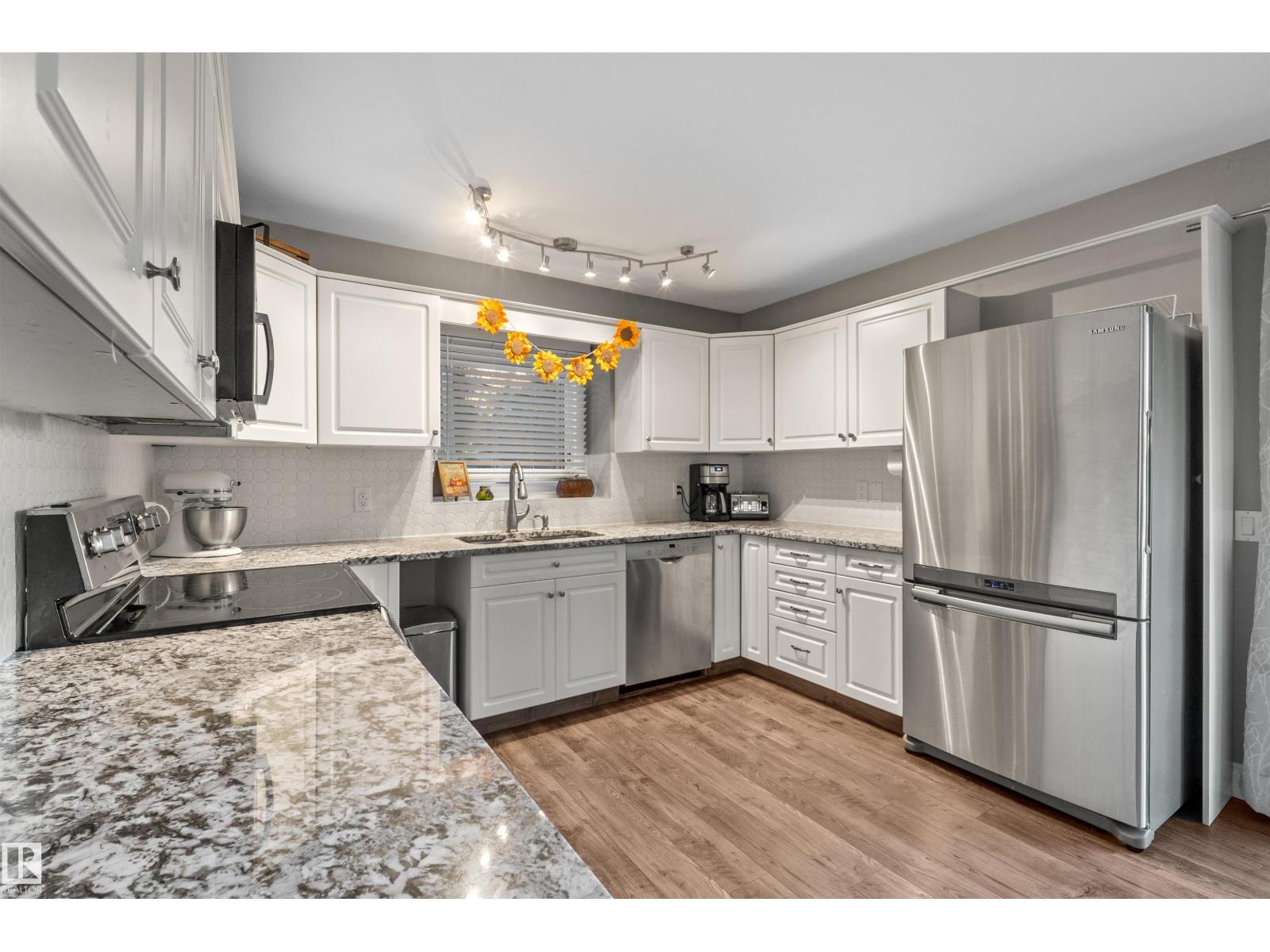 17 DONLEVY PL