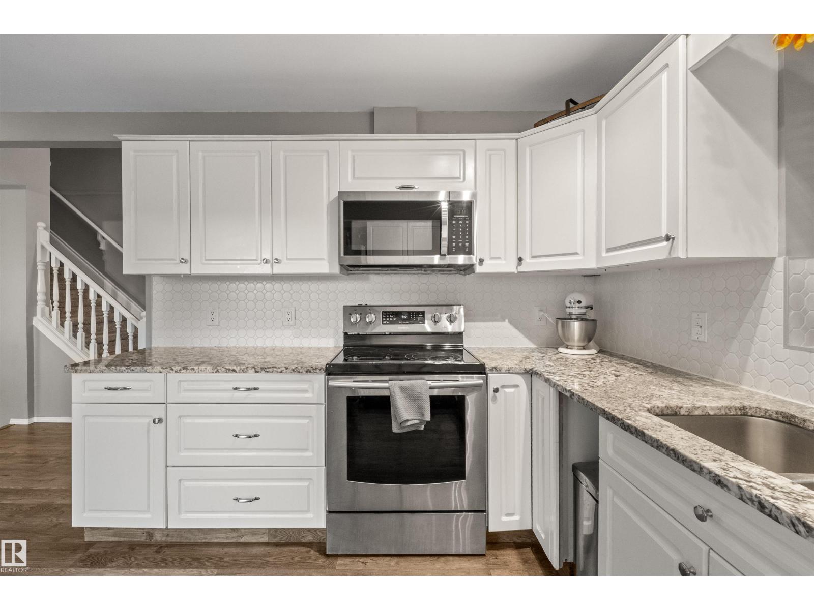 17 DONLEVY PL