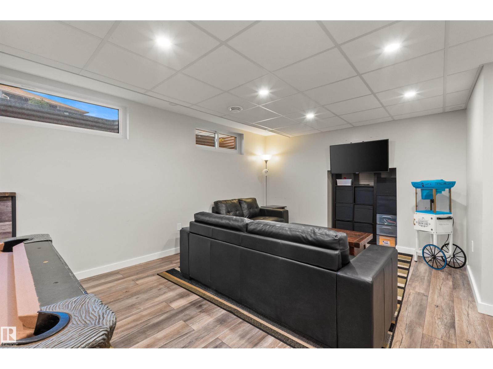 17 DONLEVY PL