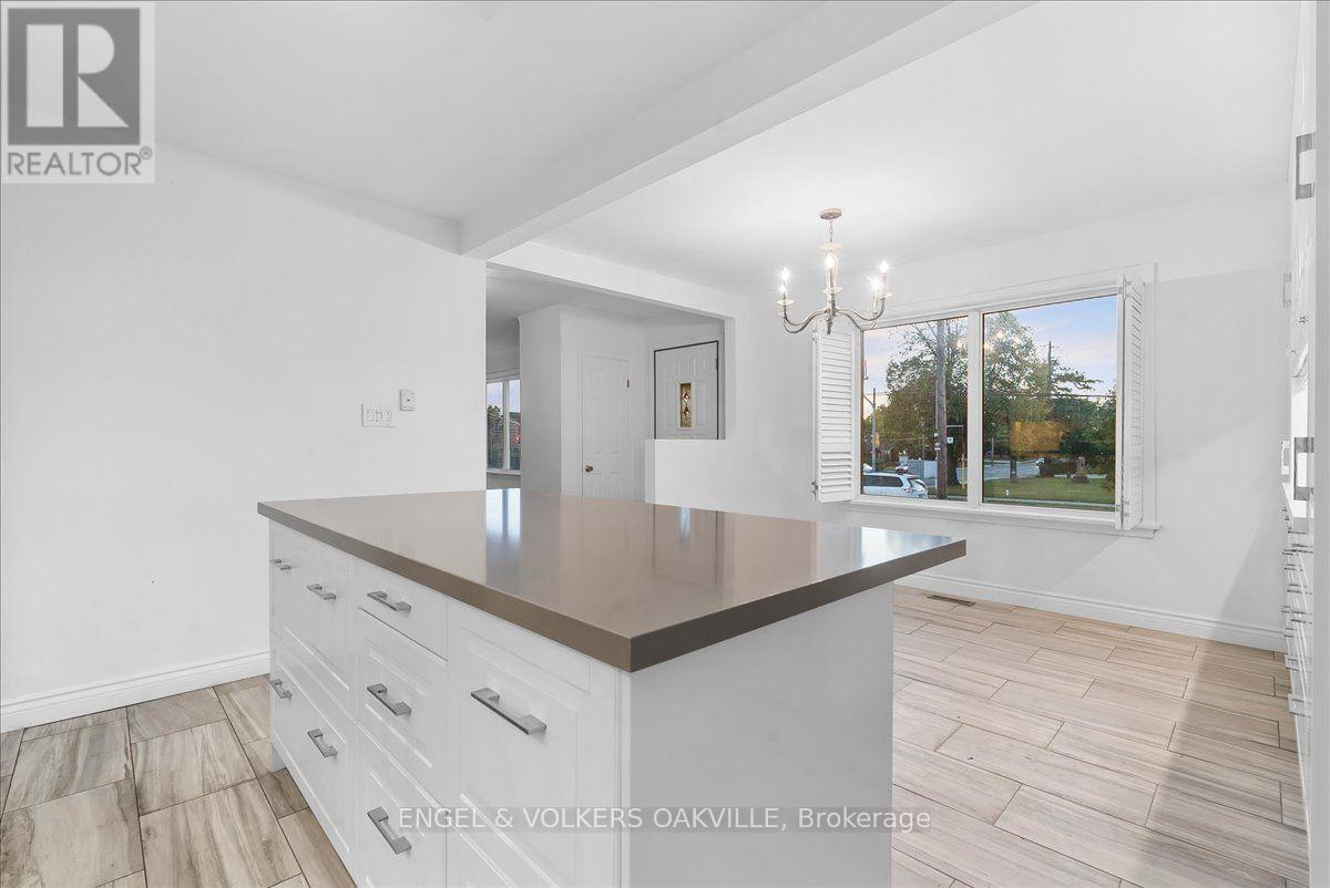 351 Renforth Drive, Toronto, Ontario  M9C 2L8 - Photo 10 - W13874608