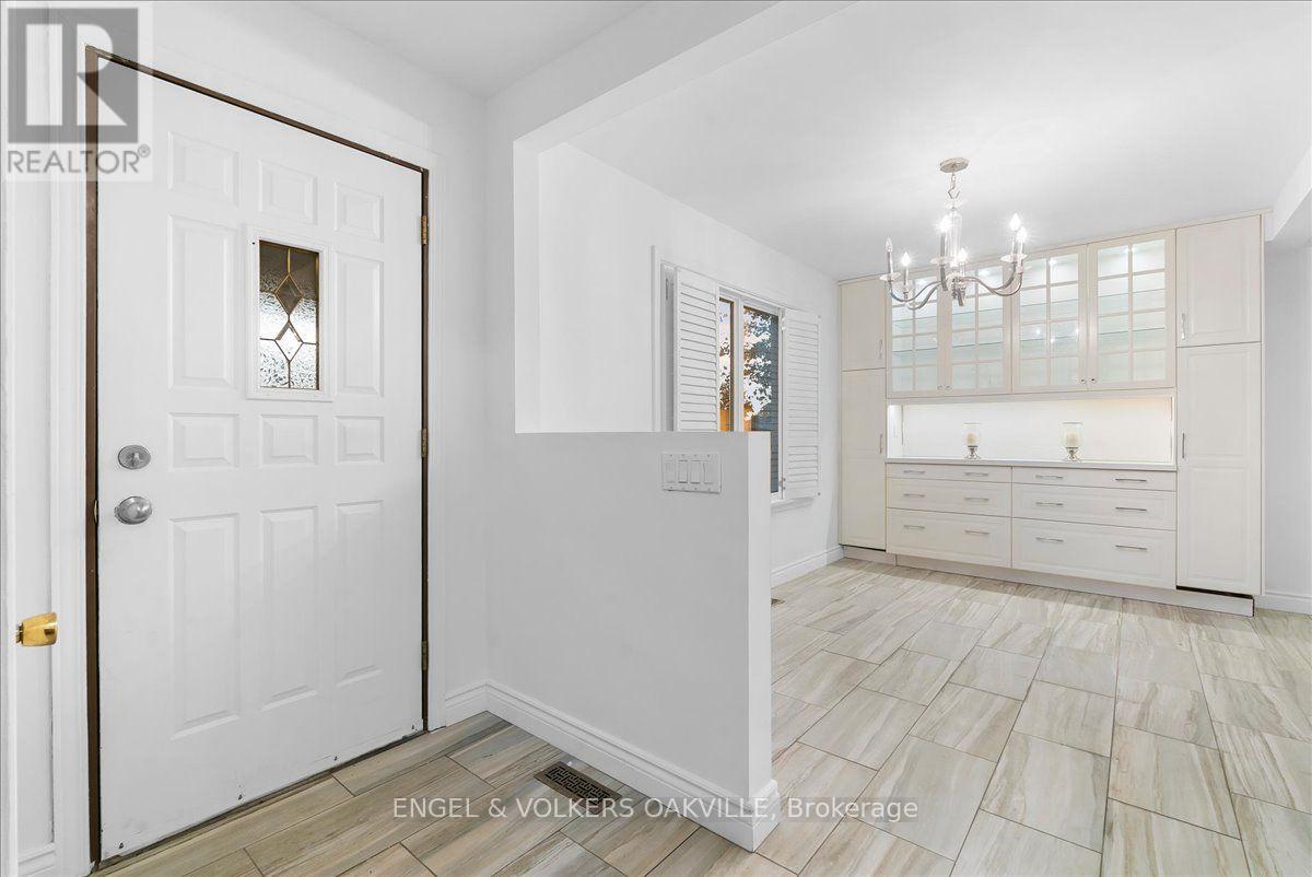 351 Renforth Drive, Toronto, Ontario  M9C 2L8 - Photo 6 - W13874608
