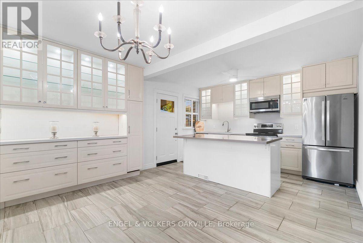 351 Renforth Drive, Toronto, Ontario  M9C 2L8 - Photo 7 - W13874608