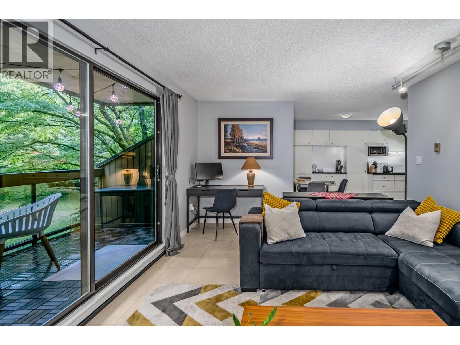 111 6655 LYNAS LANE Richmond British Columbia Canada V7C3K8 5