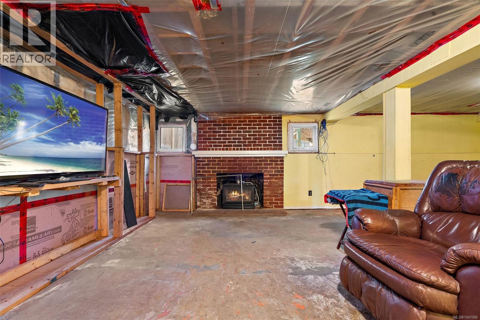 6484 Sooke Rd