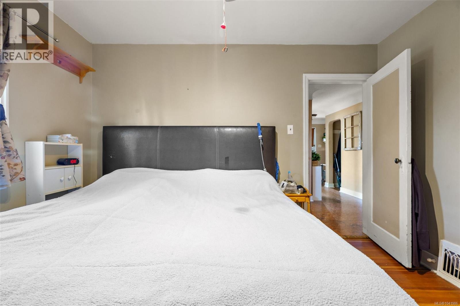 6484 Sooke Rd