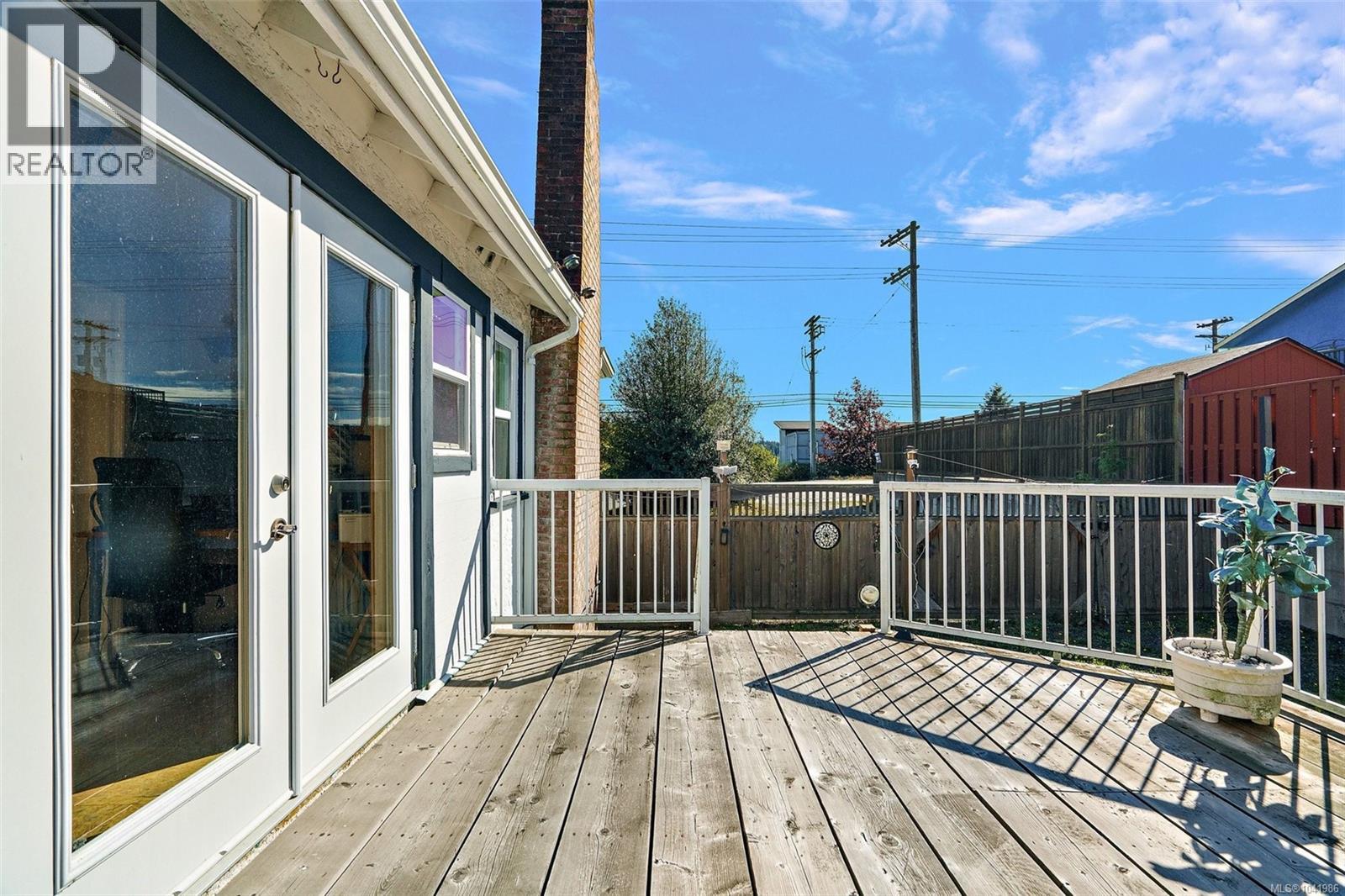 6484 Sooke Rd