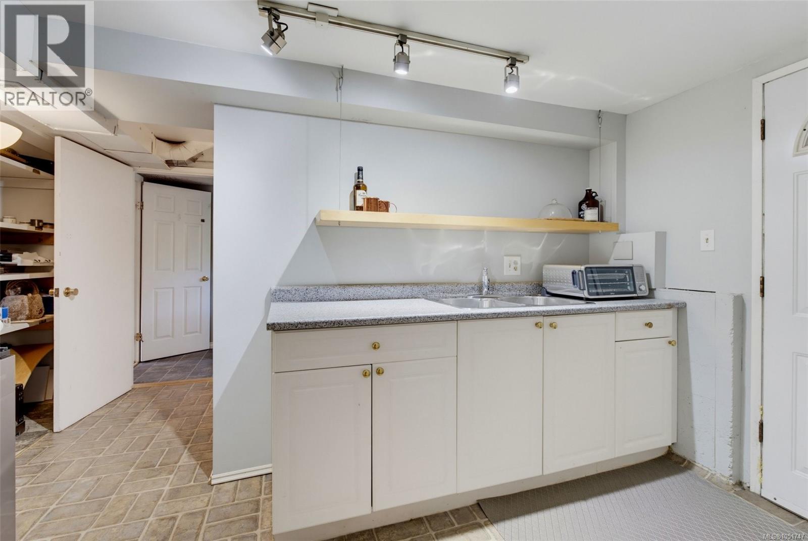 994 Ridgeway St, Saanich, British Columbia V8X 3C4 - Photo 40 - 1051747