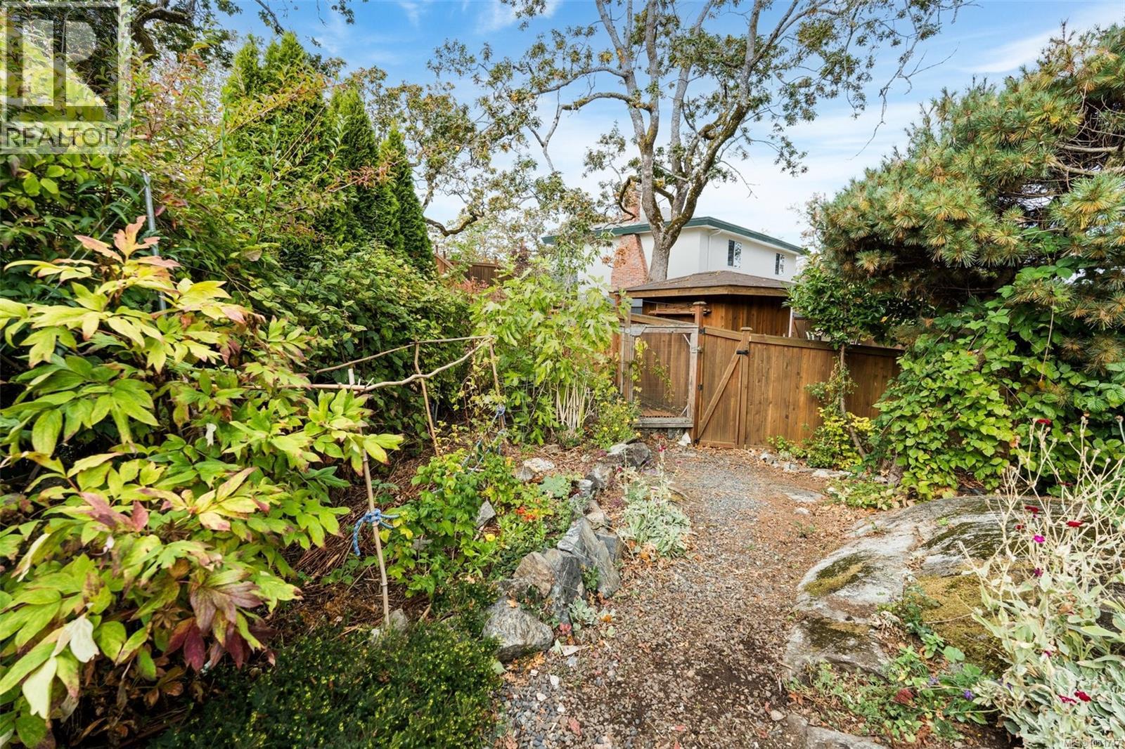 994 Ridgeway St, Saanich, British Columbia V8X 3C4 - Photo 53 - 1051747