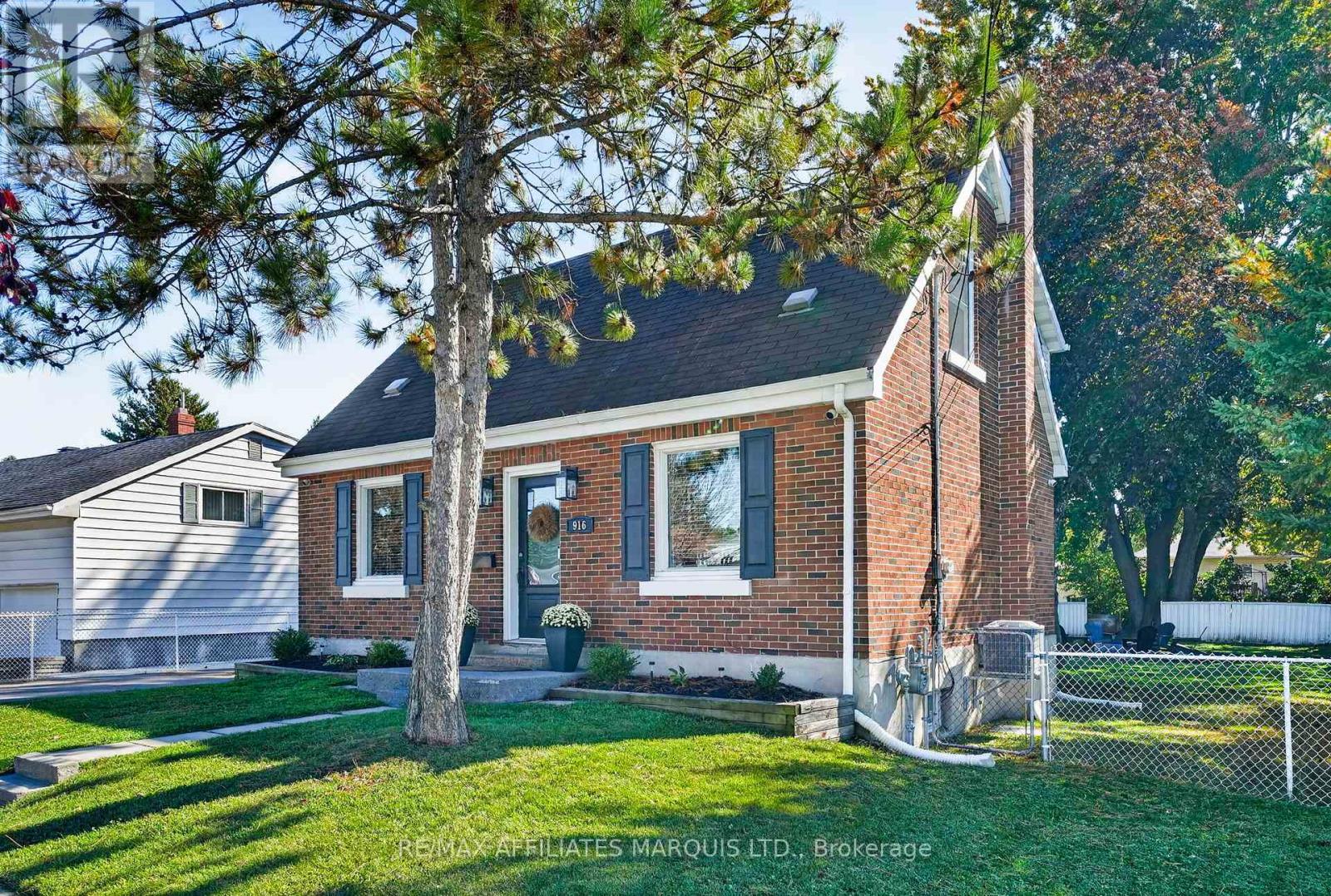 916 LEONARD AVENUE, cornwall, Ontario