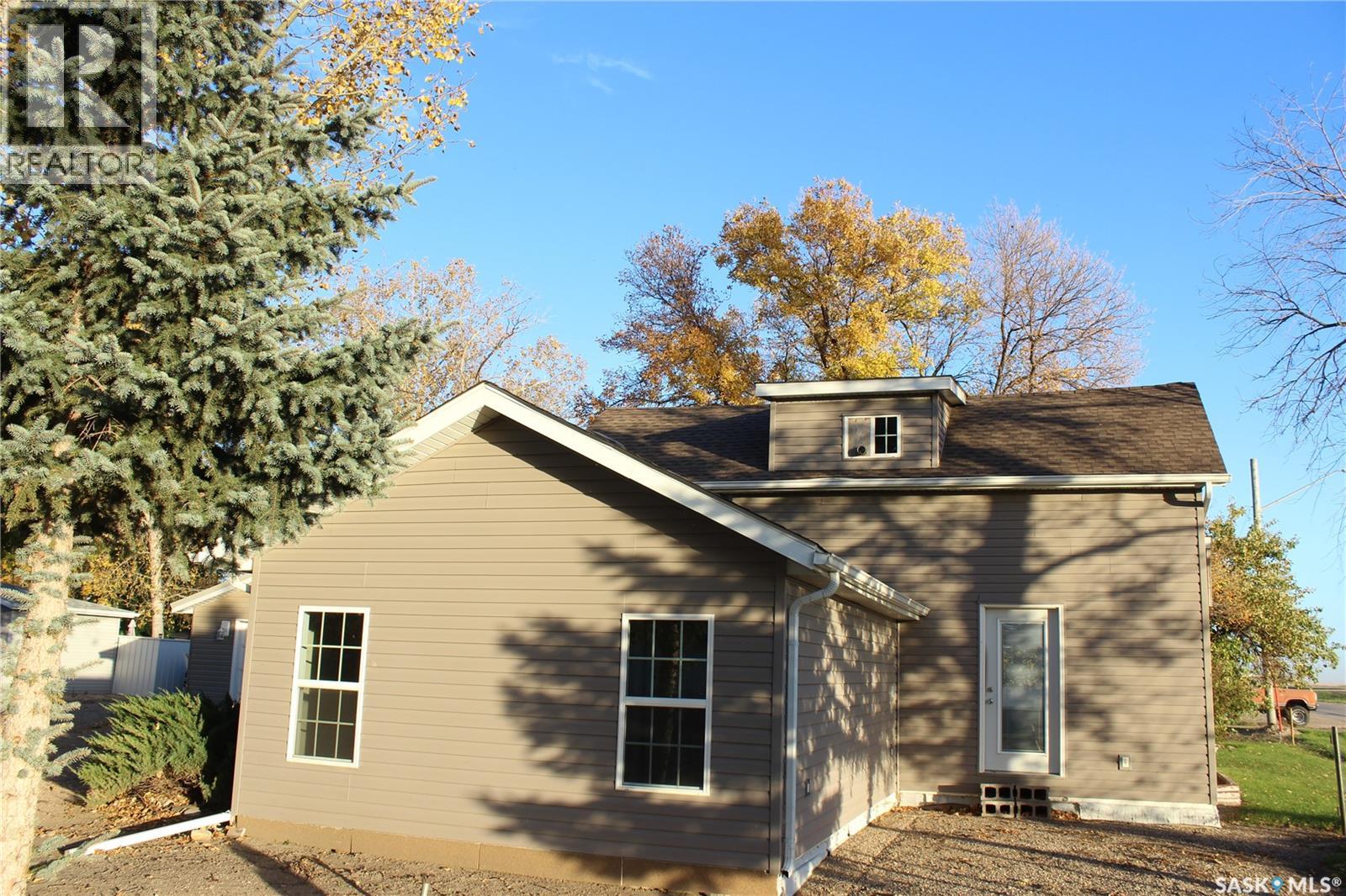 102 Mainprize Street, Midale, Saskatchewan  S0C 1S0 - Photo 3 - SK050624