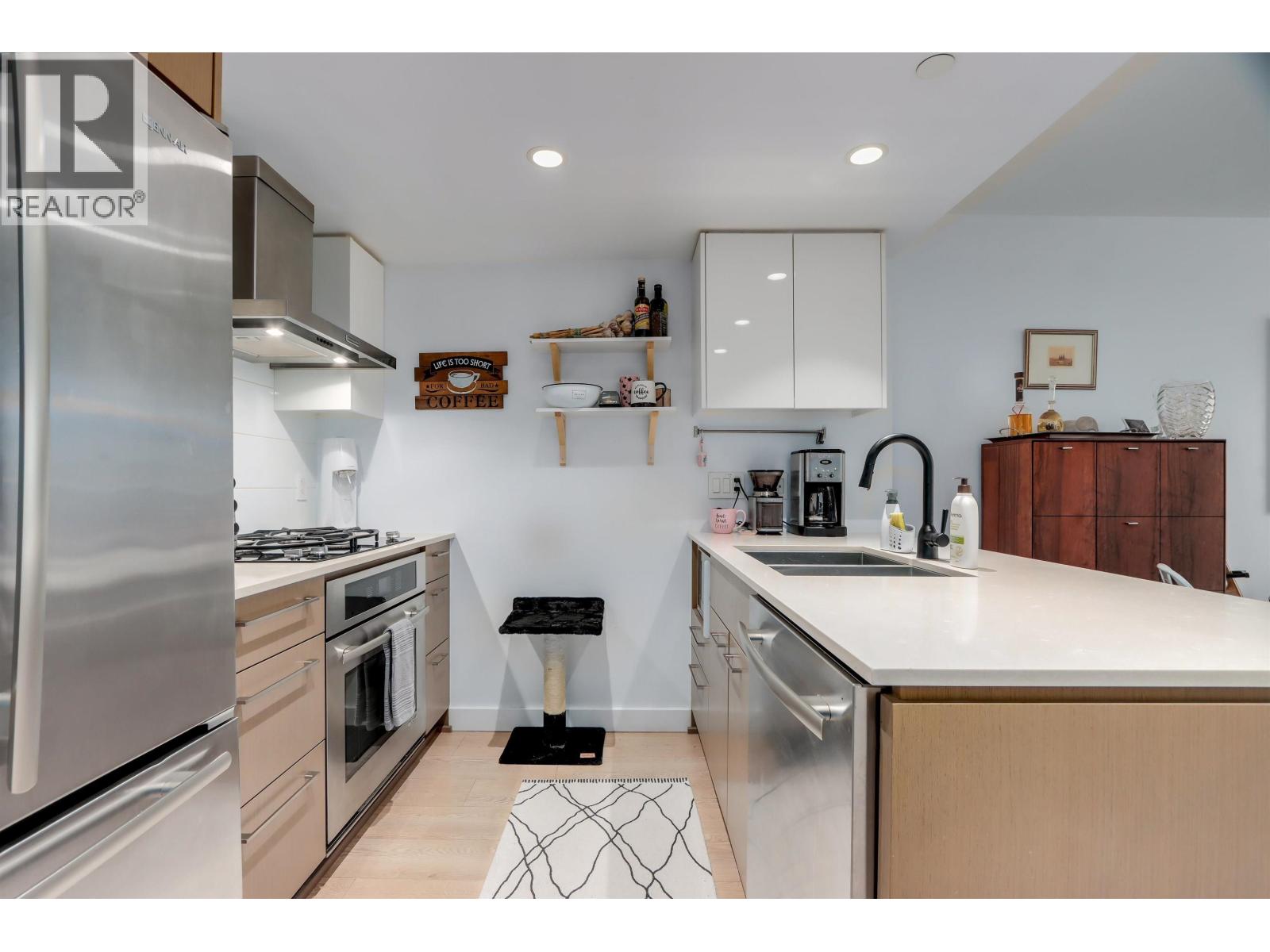 207 1618 Quebec Street, Vancouver, British Columbia  V6A 0C5 - Photo 2 - R3173673