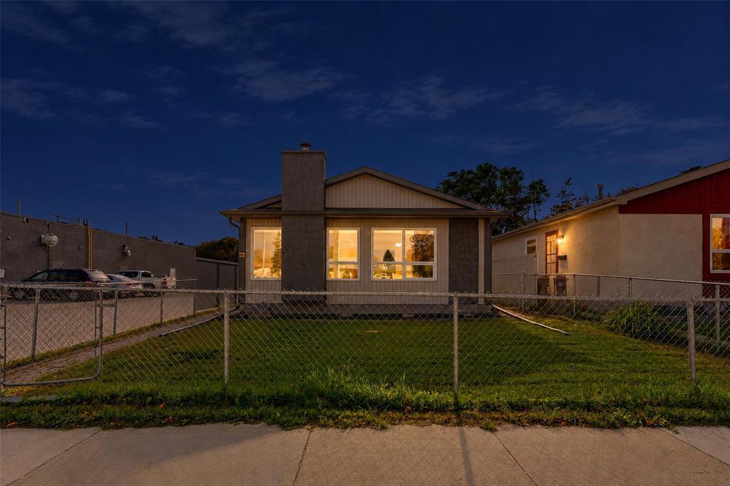 632 Springfield Road, Winnipeg, Manitoba  R2G 4G6 - Photo 2 - 202625229