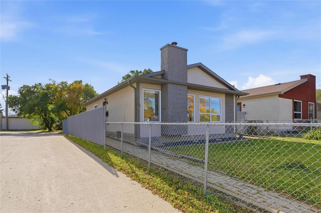 632 Springfield Road, Winnipeg, Manitoba  R2G 4G6 - Photo 4 - 202625229