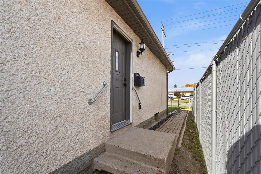 632 Springfield Road, Winnipeg, Manitoba  R2G 4G6 - Photo 6 - 202625229