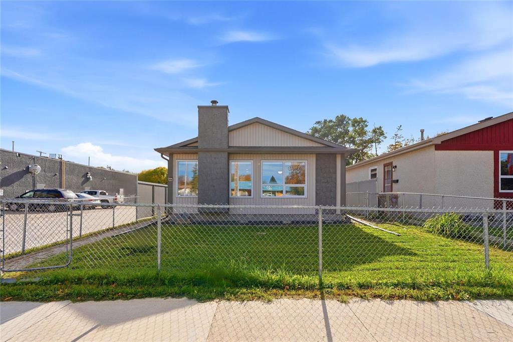632 Springfield Road, Winnipeg, Manitoba  R2G 4G6 - Photo 0 - 202625229