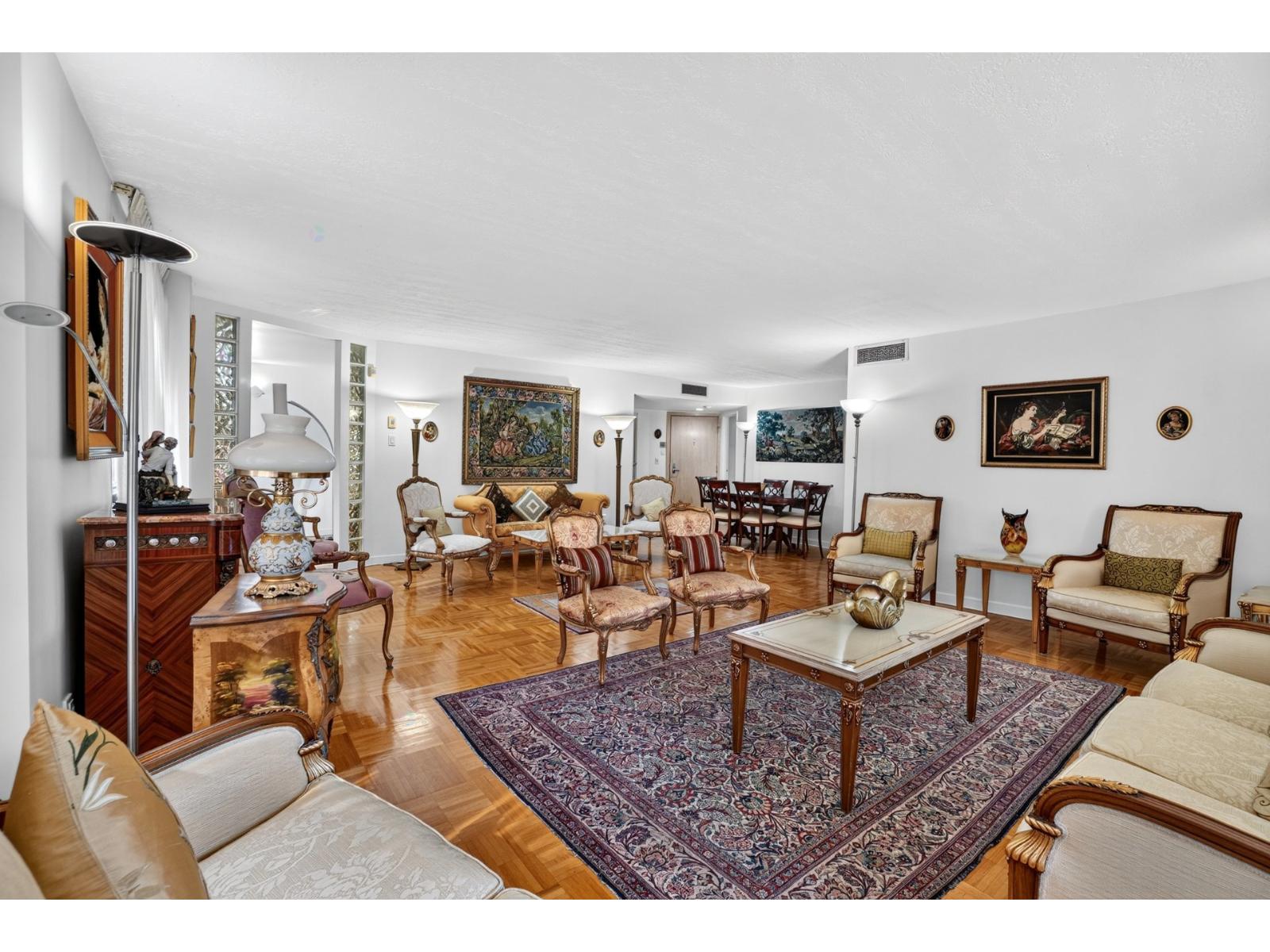 600 Rue de la Montagne|#210 Montréal (Ville-Marie) Quebec Canada H3C4S4 5