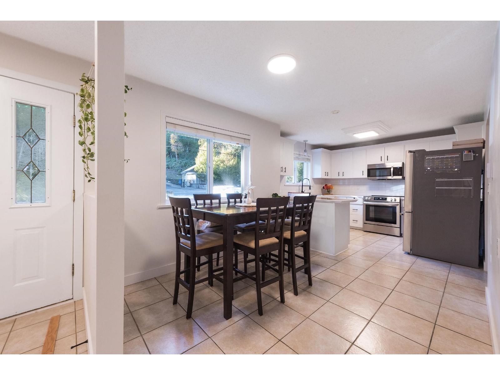 8280 Manson Street, Mission, British Columbia  V2V 6P9 - Photo 10 - R3133355