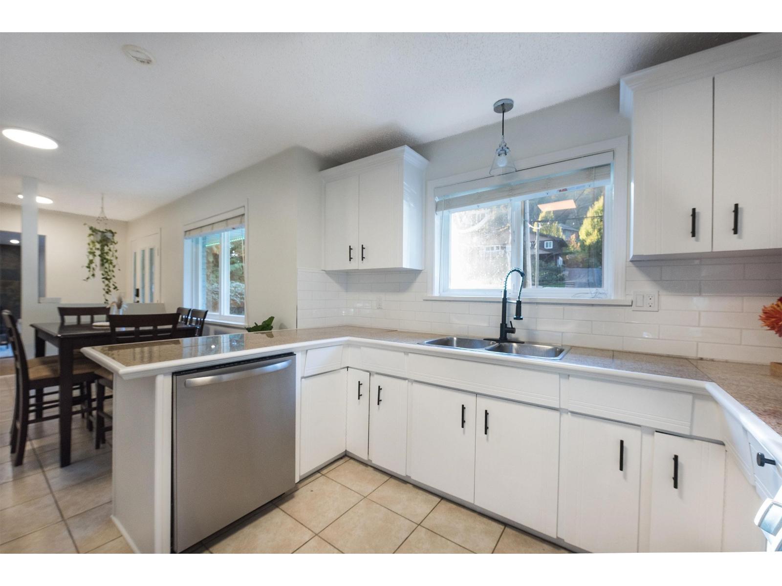8280 Manson Street, Mission, British Columbia  V2V 6P9 - Photo 13 - R3133355