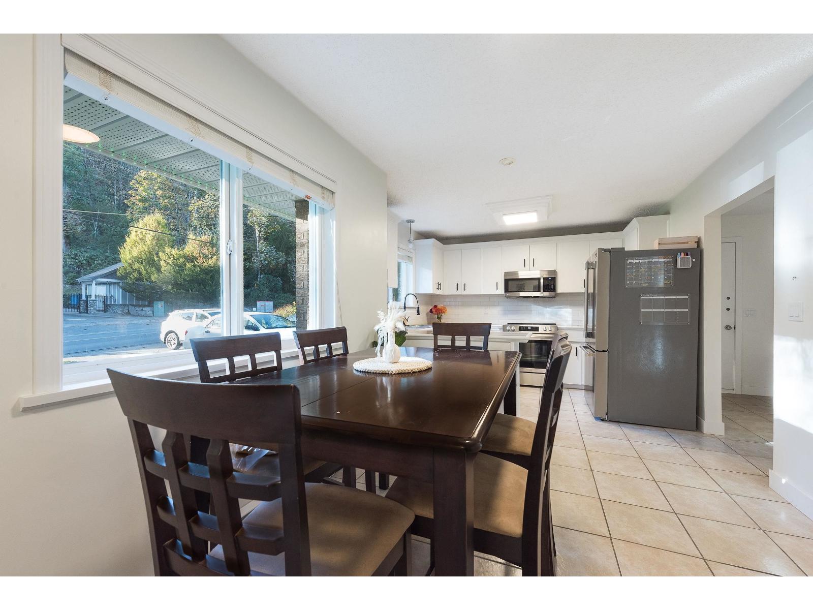 8280 Manson Street, Mission, British Columbia  V2V 6P9 - Photo 11 - R3133355