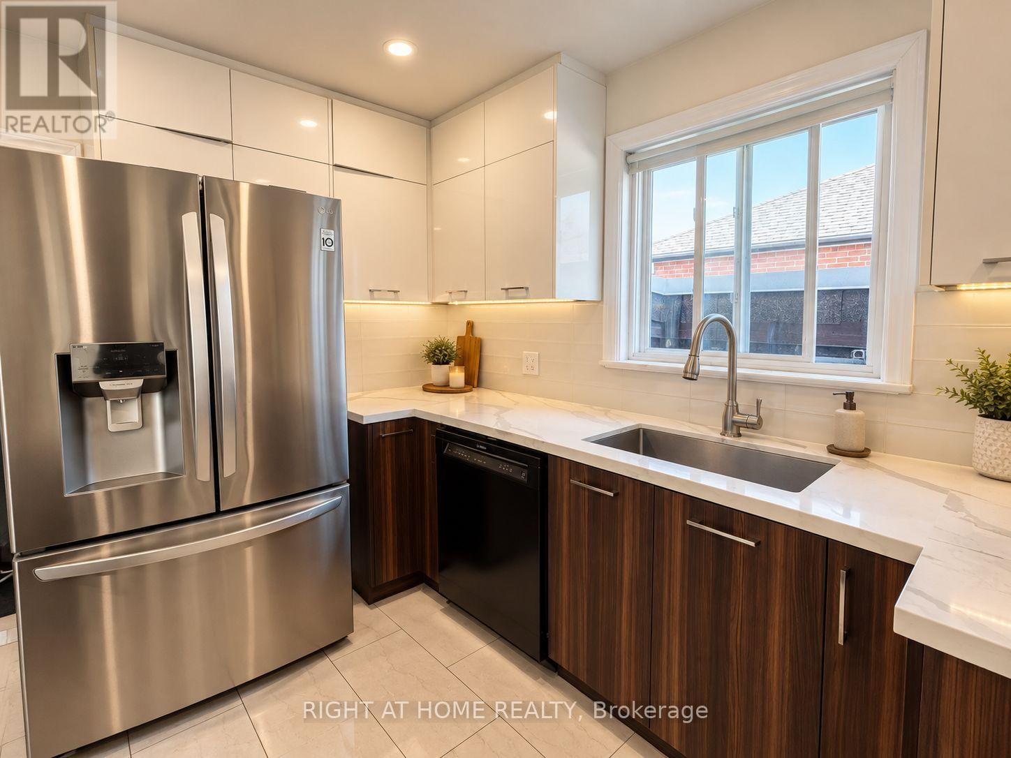 85 RANSTONE GARDENS, Toronto, Ontario