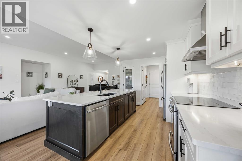 3939 Arie Court, Plympton-Wyoming, Ontario  N0N 1E0 - Photo 8 - 26022608