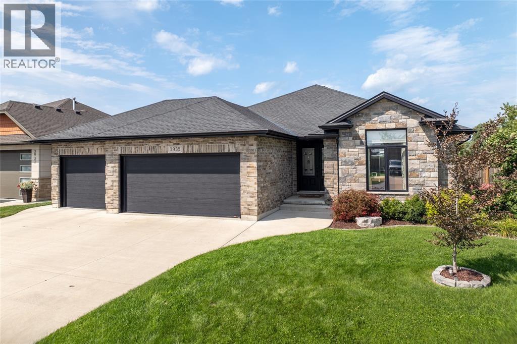 3939 Arie Court, Plympton-Wyoming, Ontario  N0N 1E0 - Photo 2 - 26022608