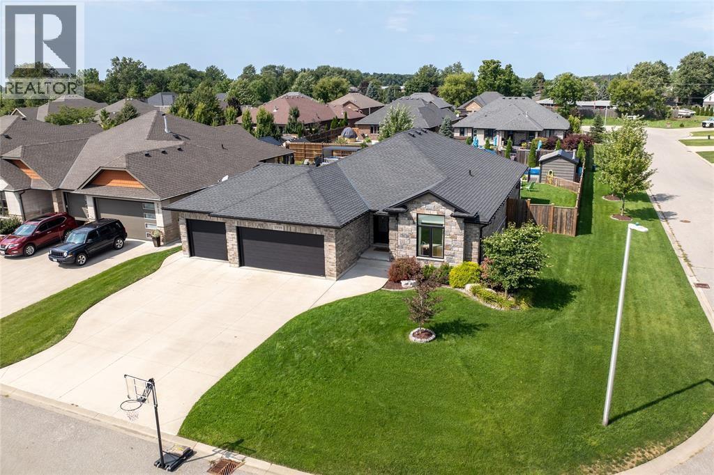 3939 Arie Court, Plympton-Wyoming, Ontario  N0N 1E0 - Photo 44 - 26022608