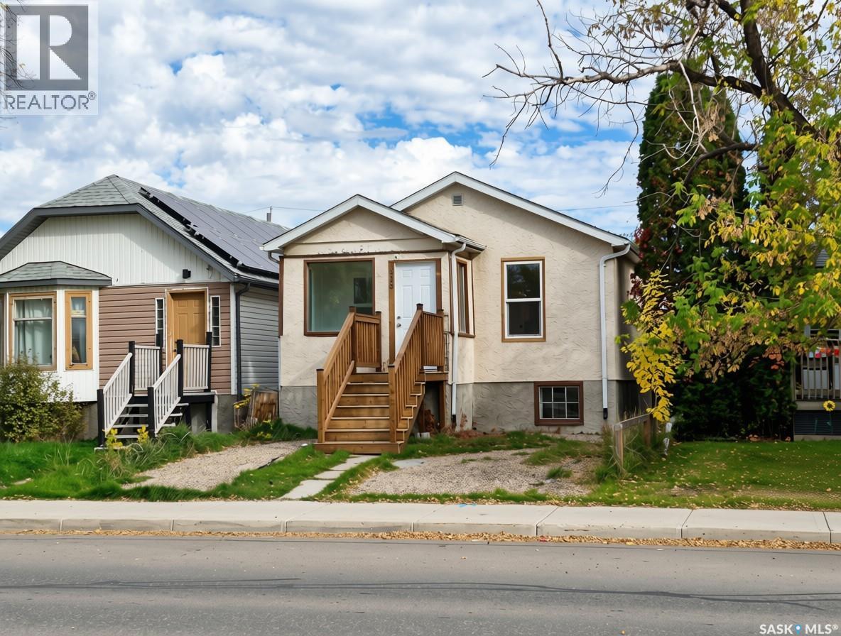 815 Elphinstone Street, Regina, Saskatchewan  S4T 3L5 - Photo 1 - SK050557