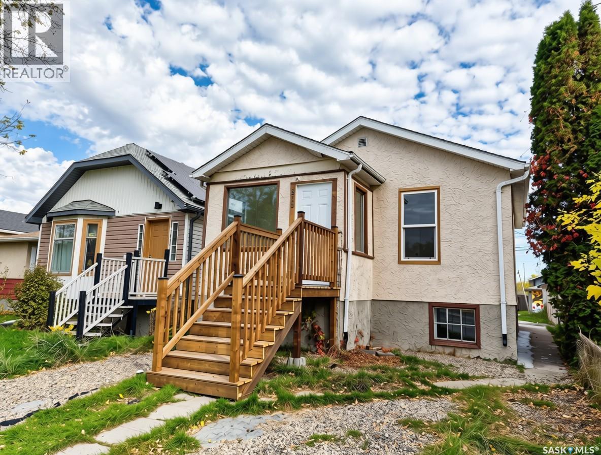 815 Elphinstone Street, Regina, Saskatchewan  S4T 3L5 - Photo 2 - SK050557