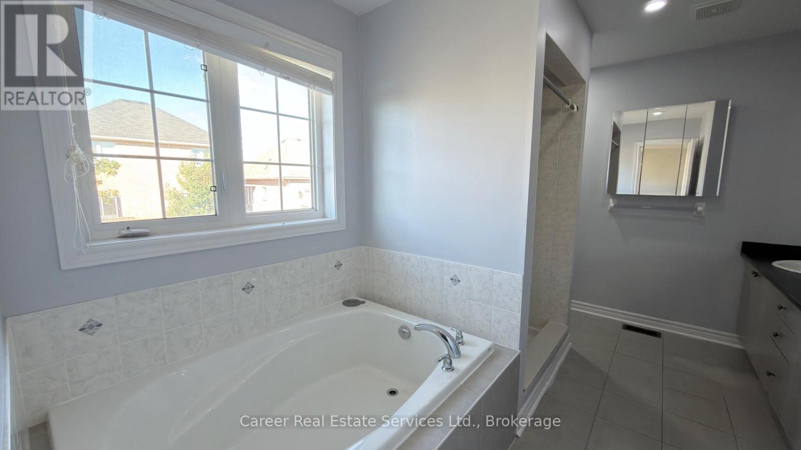 10 Campview Street, Whitby, Ontario  L1R 0K5 - Photo 17 - E13874582