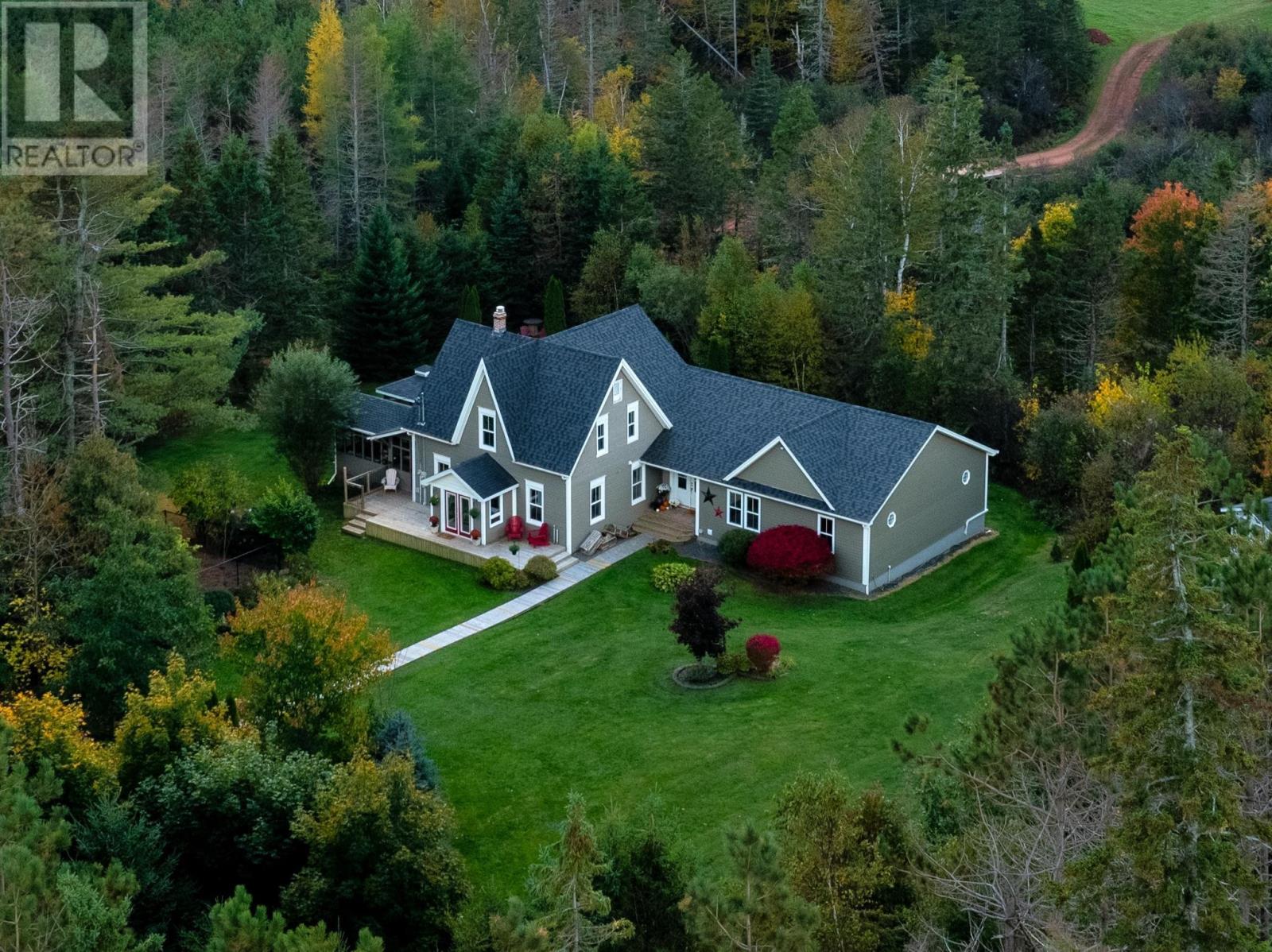 3693 Dixon Road, Breadalbane, Prince Edward Island  C0A 1N0 - Photo 1 - 202625354