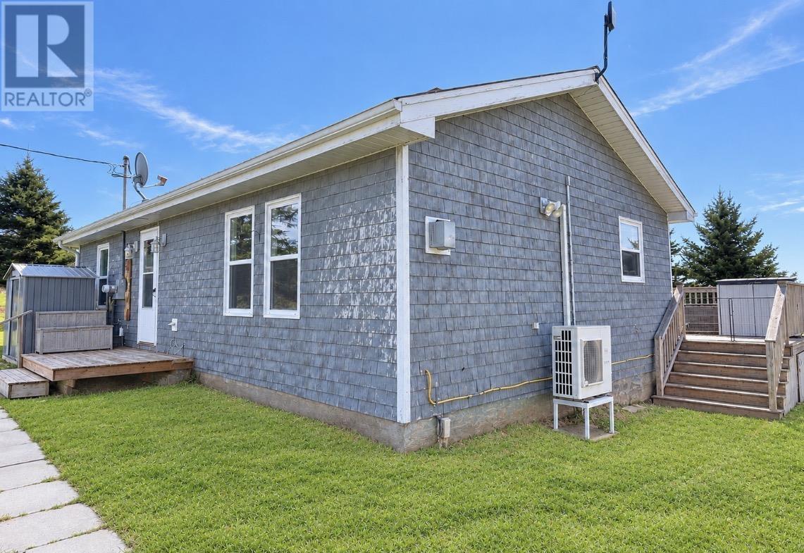 44 Wharf Road, Long River, Prince Edward Island  C0B 1M0 - Photo 3 - 202625373