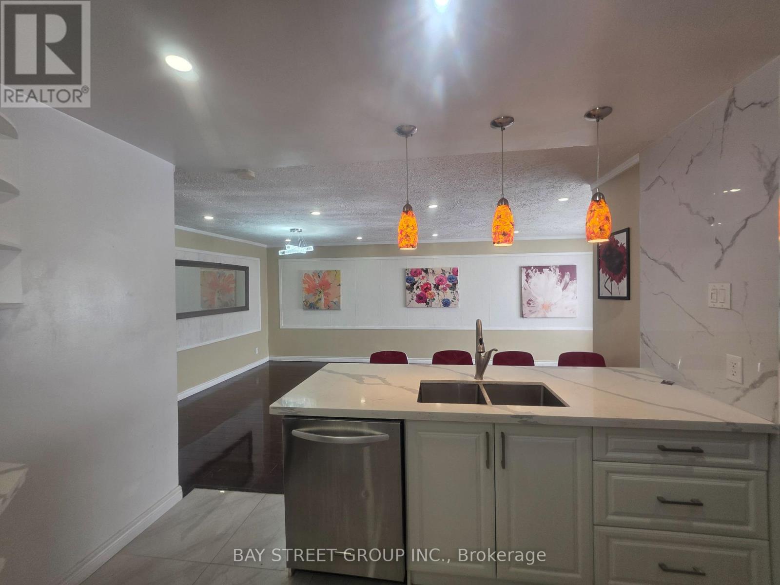 Main - 211 Beechy Drive, Richmond Hill, Ontario  L4C 2X6 - Photo 6 - N13705188