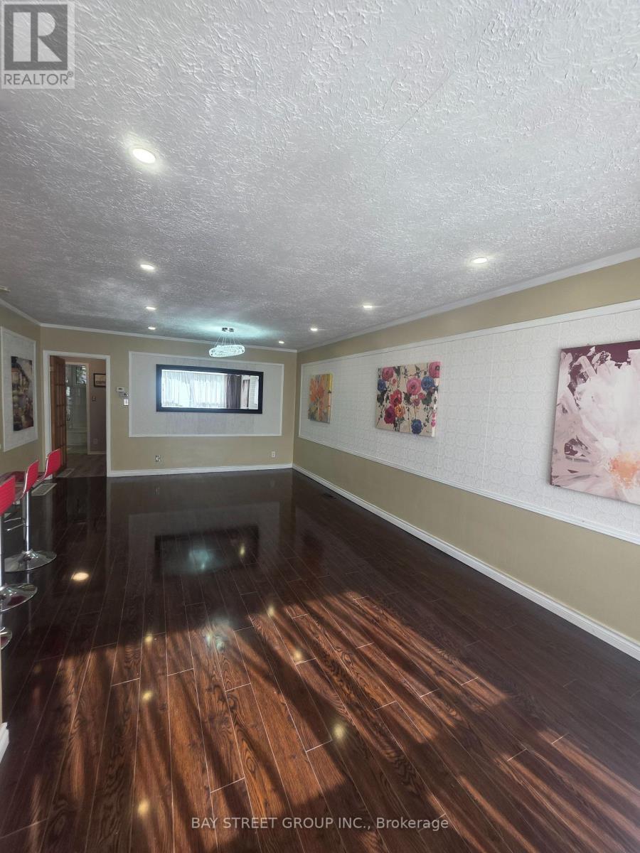 Main - 211 Beechy Drive, Richmond Hill, Ontario  L4C 2X6 - Photo 3 - N13705188