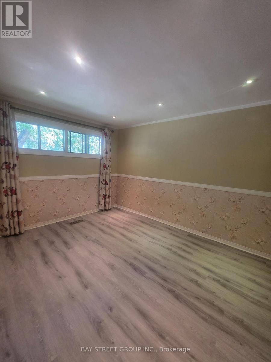Main - 211 Beechy Drive, Richmond Hill, Ontario  L4C 2X6 - Photo 10 - N13705188