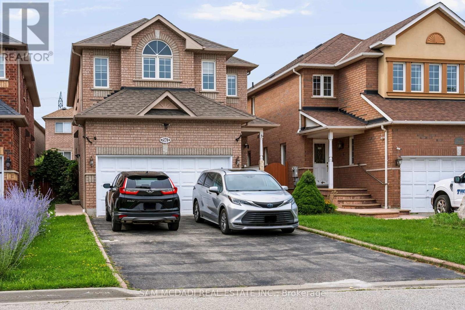 7562 Magistrate Terrace, Mississauga, Ontario  L5W 1L3 - Photo 2 - W13874830