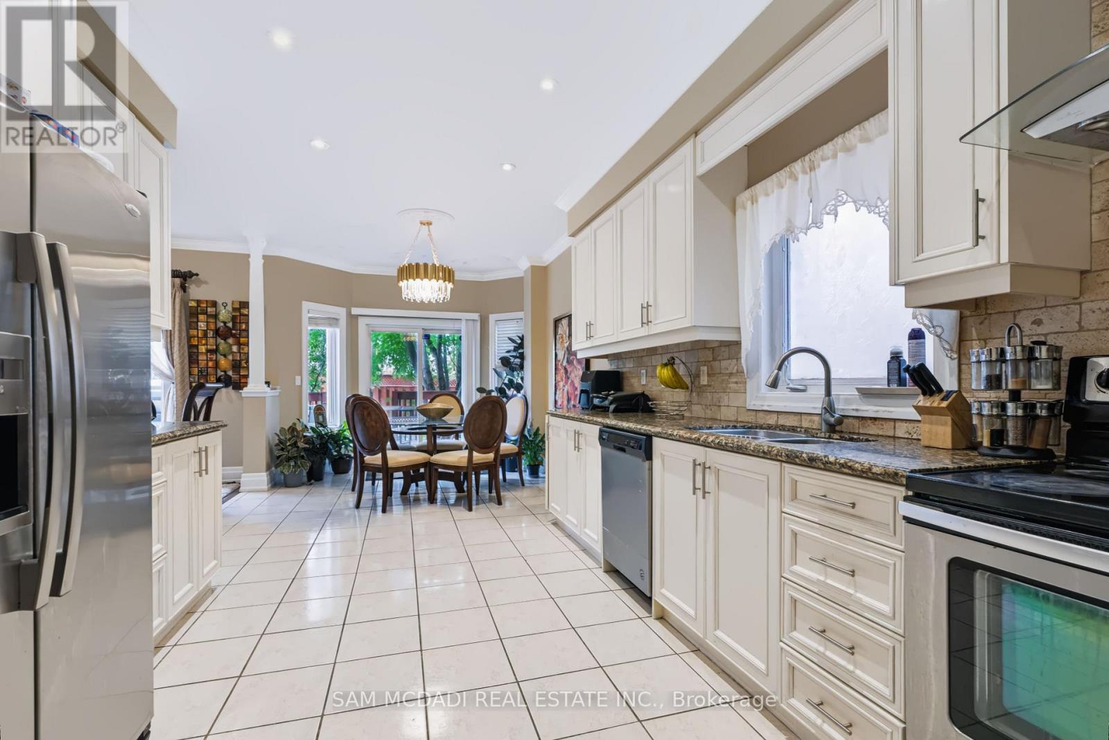 7562 Magistrate Terrace, Mississauga, Ontario  L5W 1L3 - Photo 8 - W13874830