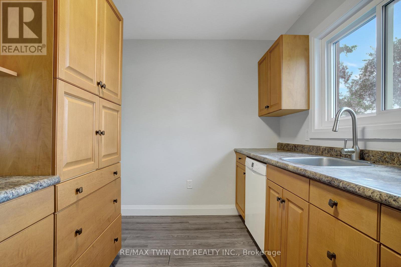 25 - 162 Jansen Avenue, Kitchener, Ontario  N2A 2L7 - Photo 8 - X13874878
