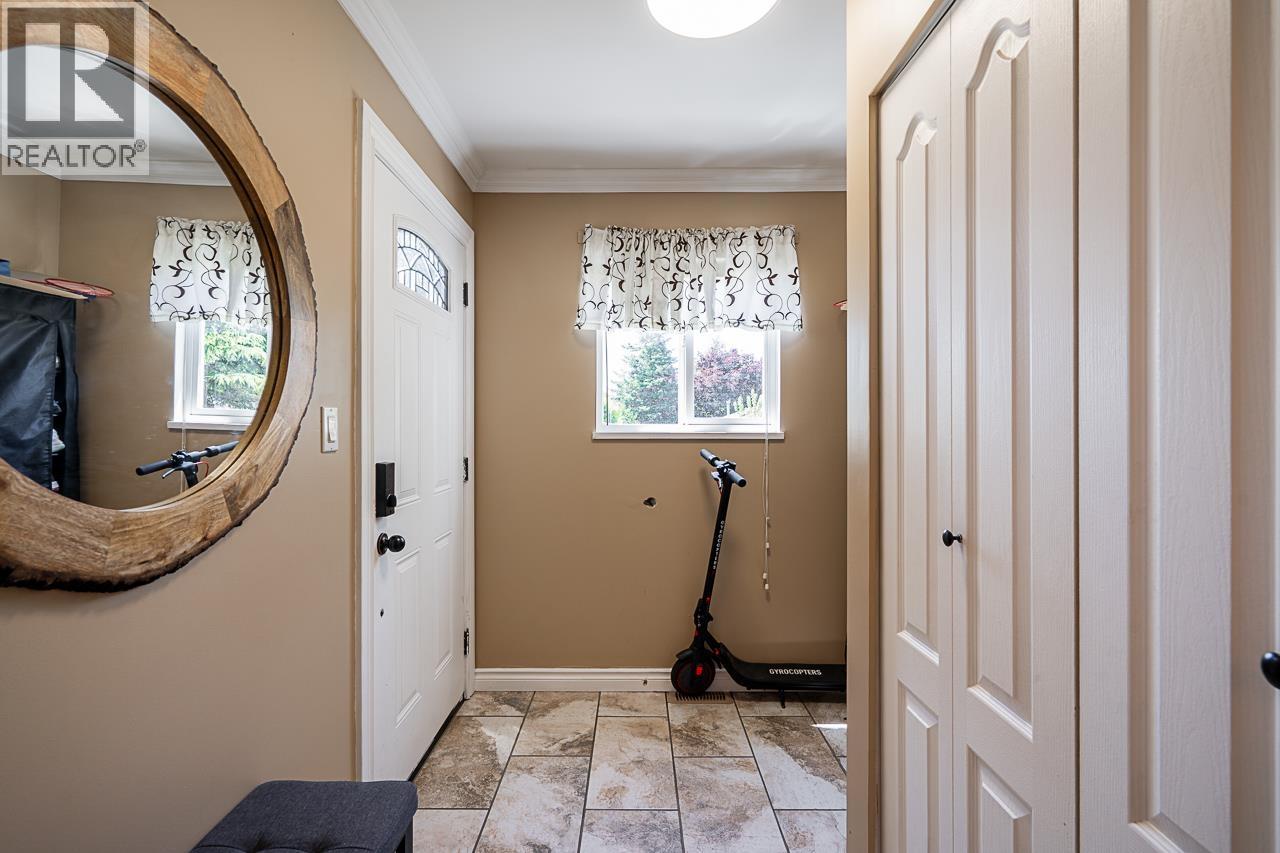 12214 211 Street, Maple Ridge, British Columbia  V2X 8C9 - Photo 5 - R3171681