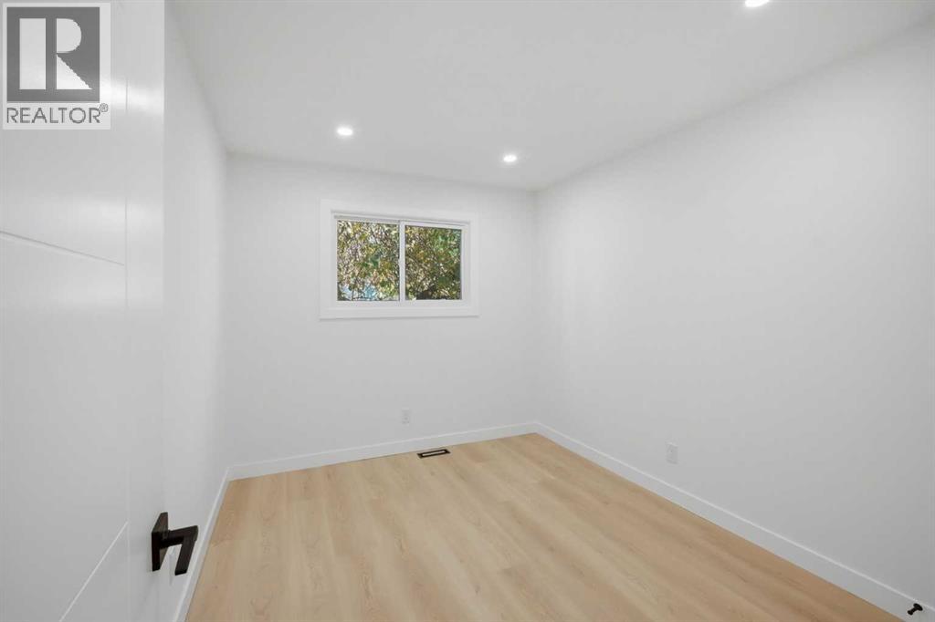 460 Queensland Place SE