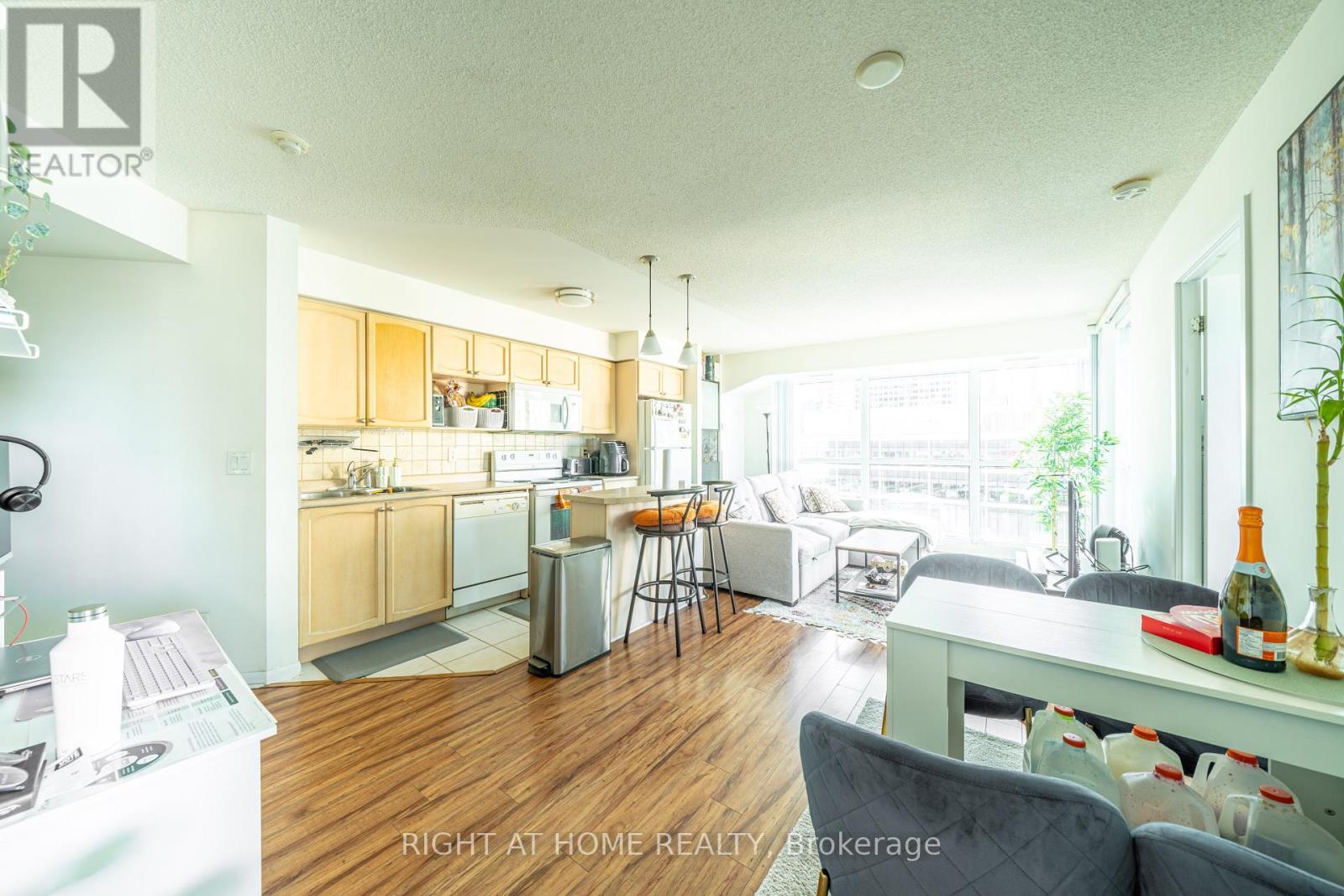 1405 - 18 Yonge Street, Toronto, Ontario  M5E 1Z8 - Photo 3 - C13849664