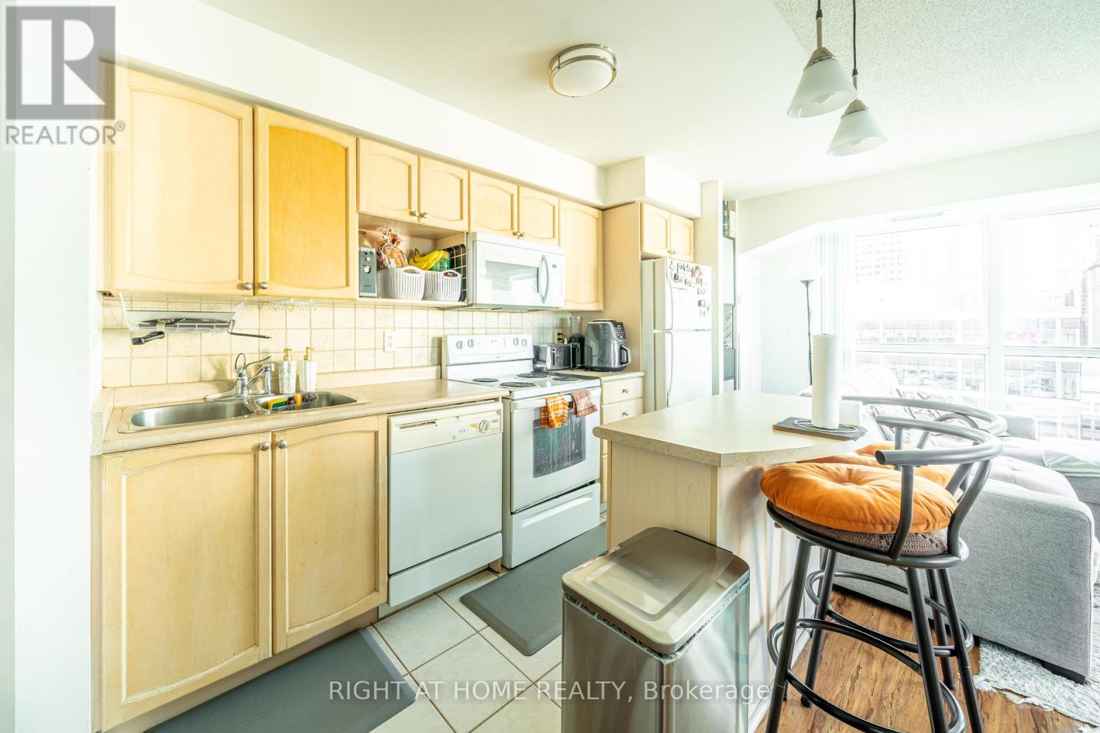 1405 - 18 Yonge Street, Toronto, Ontario  M5E 1Z8 - Photo 4 - C13849664