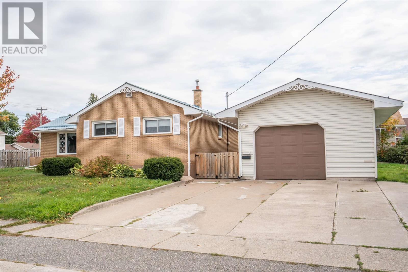 34 Routledge AVE, Sault Ste. Marie, Ontario