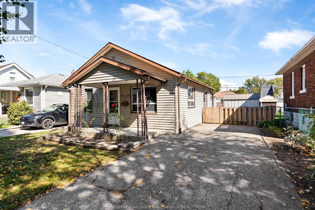 2352 CHANDLER, Windsor, Ontario