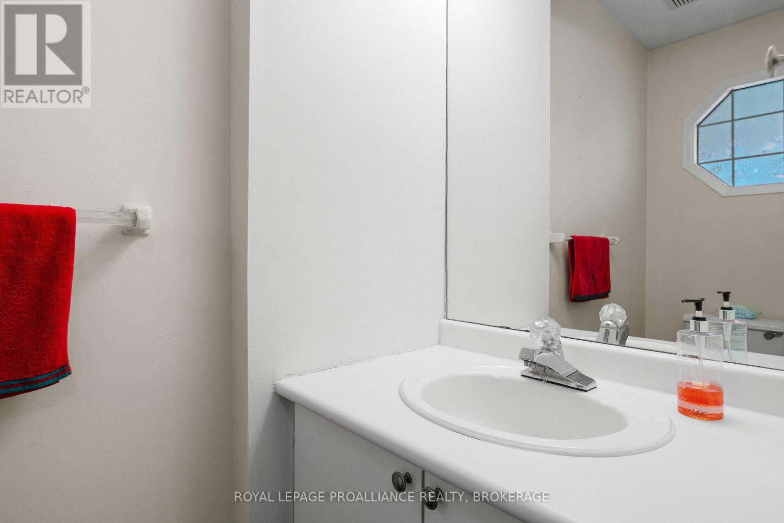 392 Davis Drive, Kingston, Ontario  K7M 8L9 - Photo 4 - X13875046