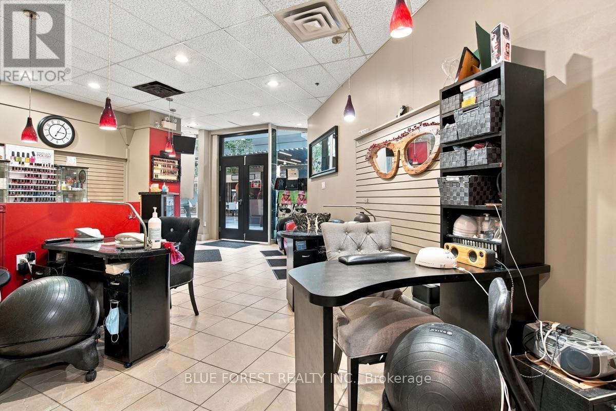 R57 - 142 Fullarton Street, London East, Ontario  N6A 0A4 - Photo 10 - X13875100