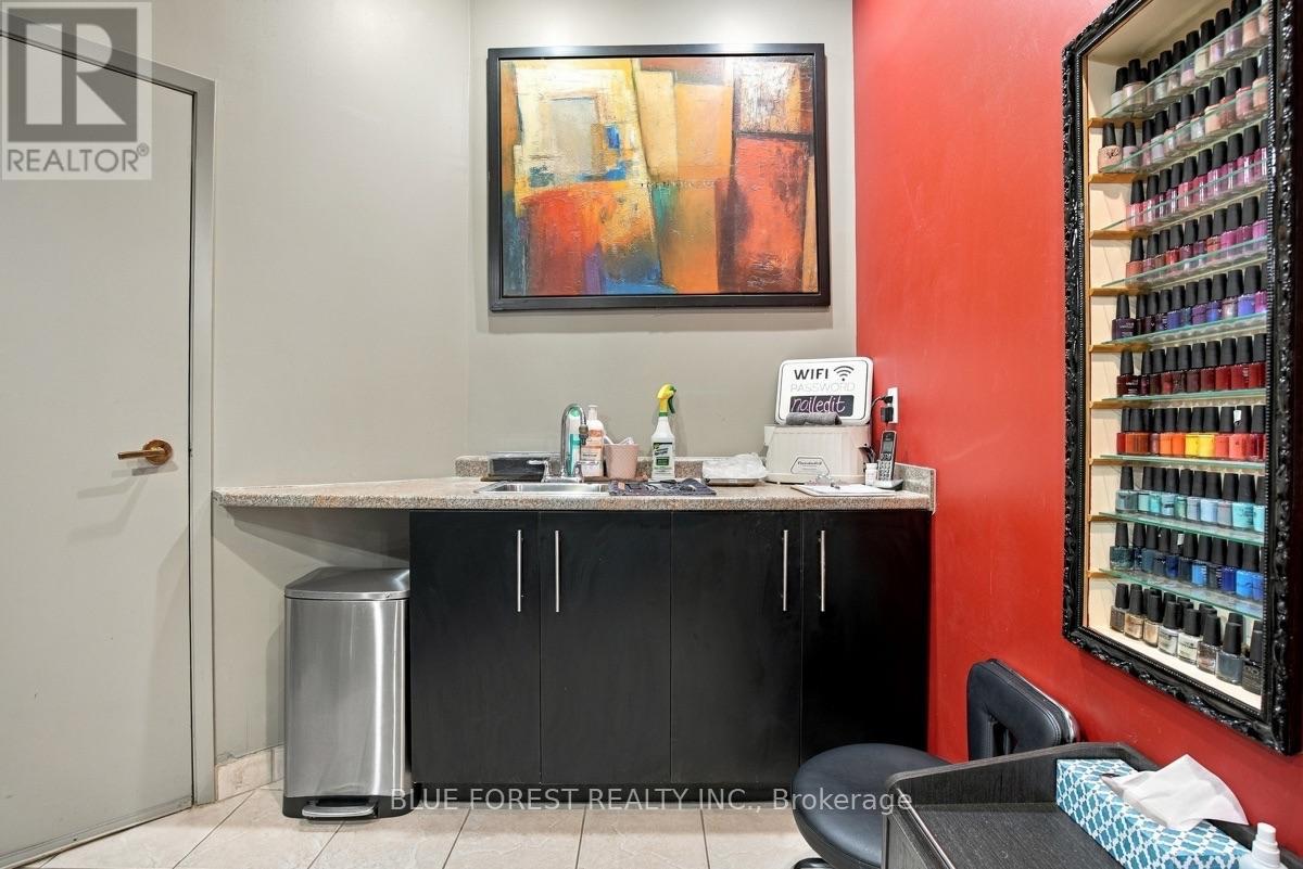 R57 - 142 Fullarton Street, London East, Ontario  N6A 0A4 - Photo 12 - X13875100